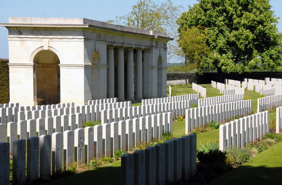 From Bayeux: American D-Day Sites in Normandy Half-Day Tour - Omaha Beach stop: where the guide gives the shore context