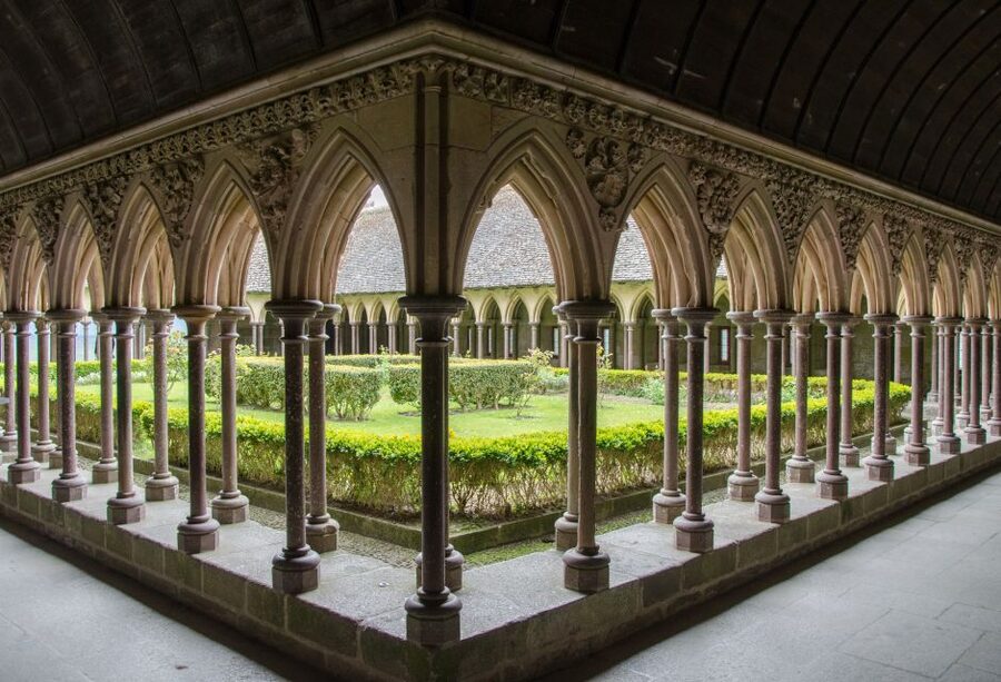 From Bayeux: Full-Day Mont Saint-Michel Tour - Entering Mont Saint-Michel Abbey: what the 105 minutes really feel like