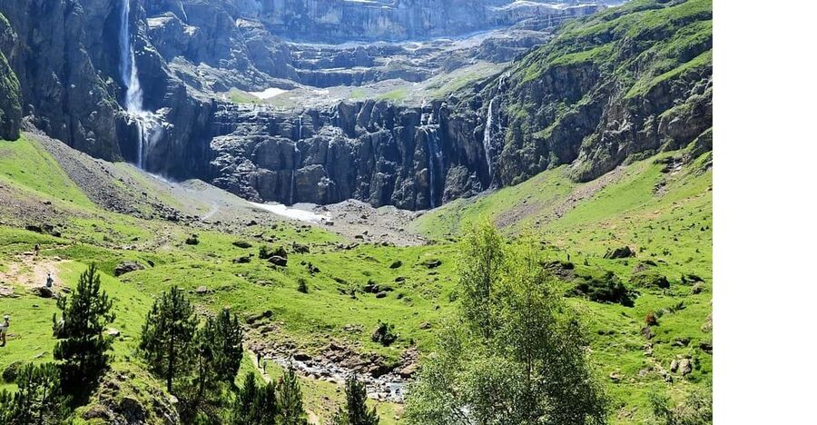From Lourdes: Gavarnie and Pont d'Espagne Day Trip - Cirque de Gavarnie: the famous wall and the walk toward it