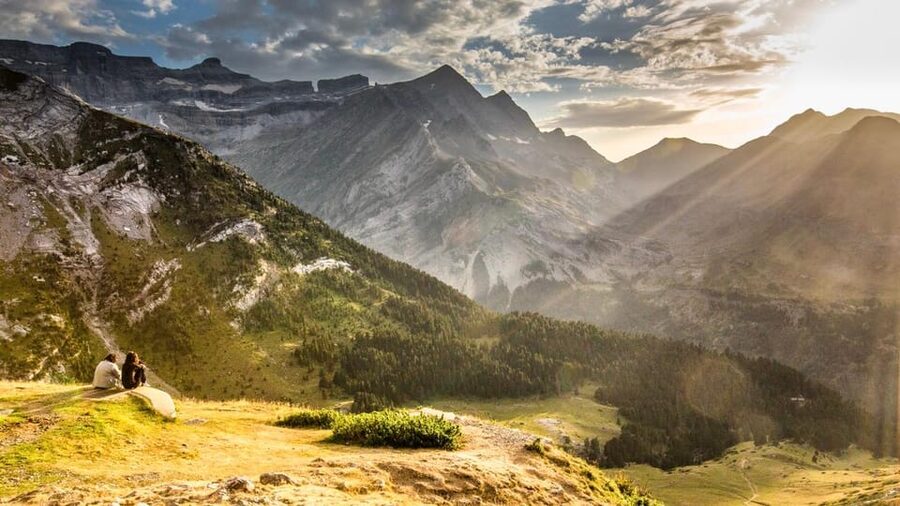 From Lourdes: Gavarnie and Pont d'Espagne Day Trip - Mountain weather and what to pack for a day that changes quickly