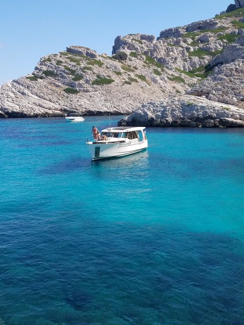 From Marseille: Calanques National Park Eco Boat Cruise - From Marseille to the Calanques, with the sound turned down