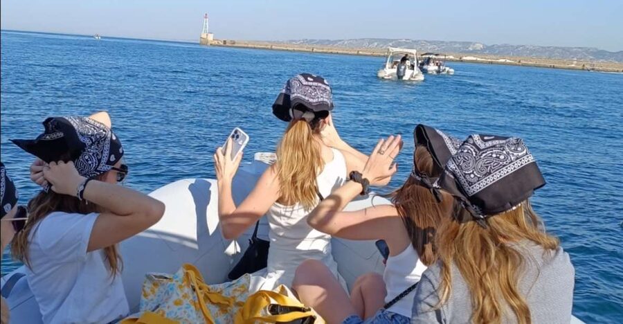 From Marseille: Frioul Islands Boat Tour - Château d’If photo stop: a short moment with big payoff