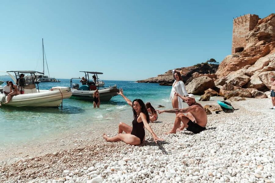 From Marseille: Frioul Islands Boat Tour - Getting to Bateau Marseille Calanques and finding the dock near MUCEM