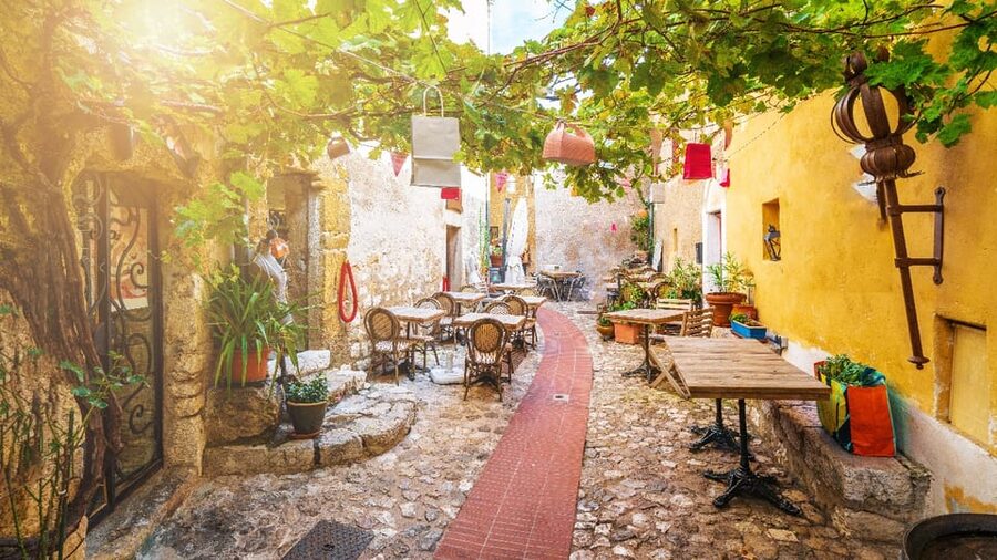 From Nice: Eze, Monaco & Monte Carlo Half-Day Tour - The guide and small moments that make it feel personal