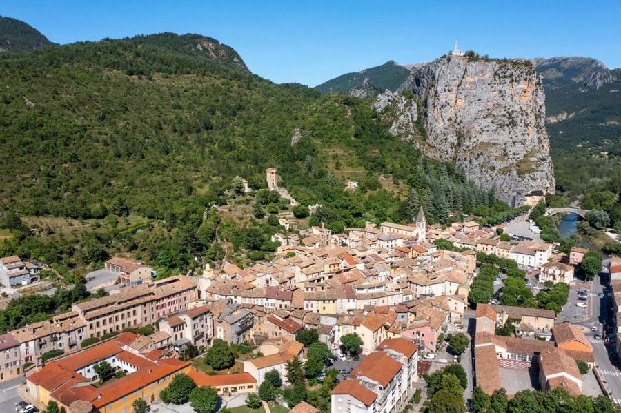 From Nice: Gorges du Verdon Guided Tour - Moustier-Sainte-Marie: ceramics, medieval streets, and lunch time