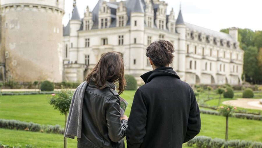 From Paris: Full-Day Loire Valley Chateaux Tour - Lunch breaks, pacing, and how not to feel chateau-fatigued