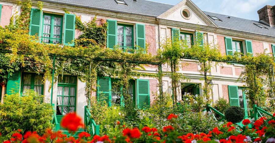 From Paris: Giverny and Versailles Palace Guided Day Trip - Who should book this day trip, and who should not