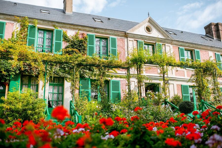 From Paris: Giverny and Versailles Palace Guided Day Trip - Versailles and Giverny, together, make a smart day