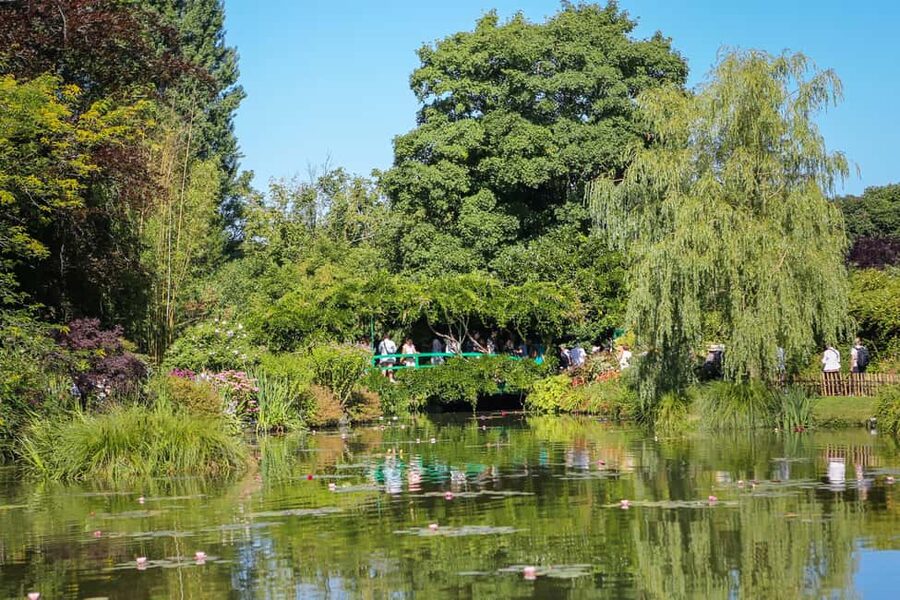 From Paris: Giverny Day Trip with Audio Guide or Live Guide - The water garden: lilies and weeping willows in the view Monet aimed for
