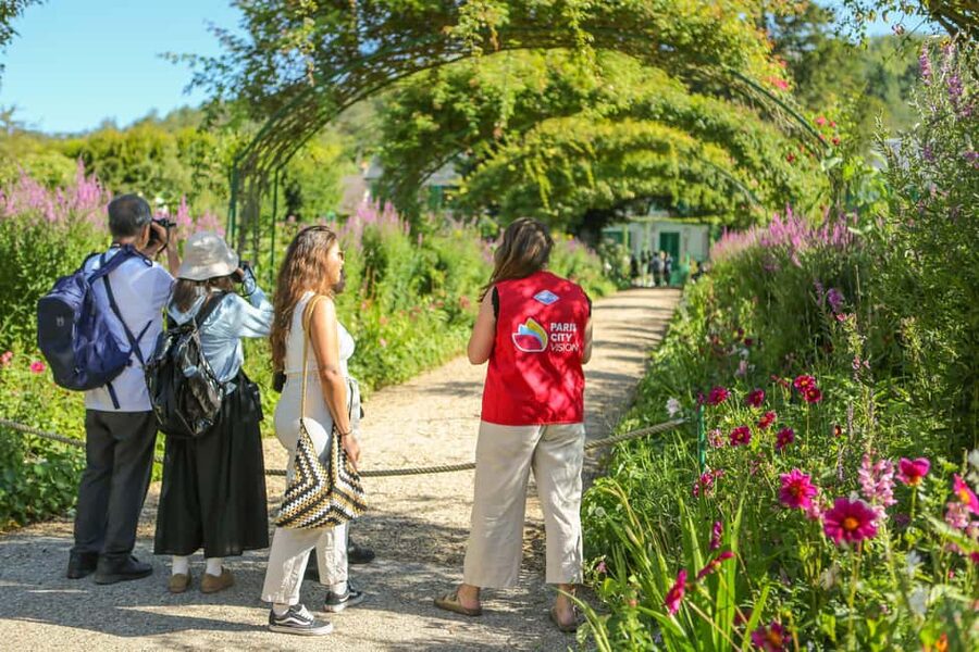 From Paris: Giverny Day Trip with Audio Guide or Live Guide - Walking the flowerbeds: how Monet’s design shows up in your feet