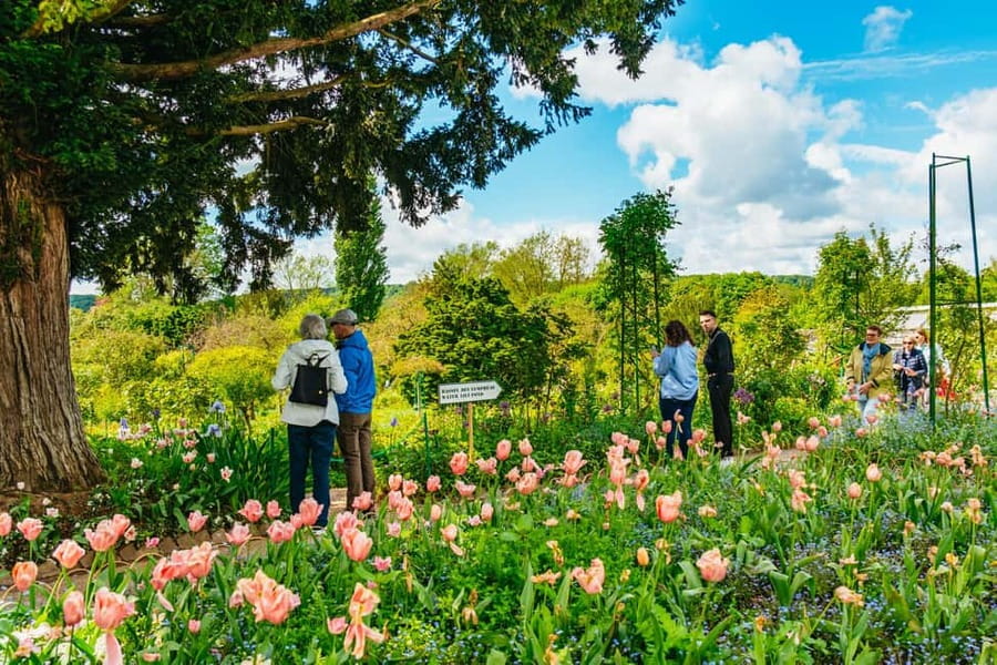 From Paris: Giverny, Monet’s House, & Gardens Half-Day Trip - From Paris by coach, and why the timing works