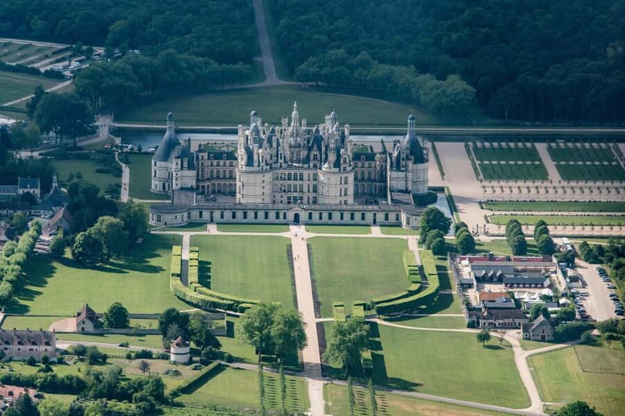 From Paris: Loire Valley Castles Day Trip With Wine Tasting - Wine Tasting Reality Check: Small Samples, Big Setting