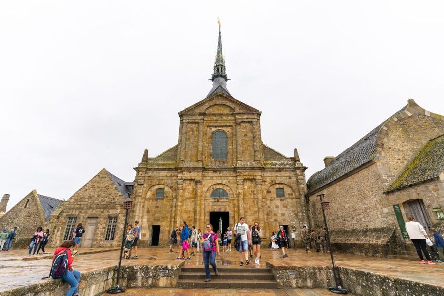 From Paris: Mont Saint Michel Day Trip with a Guide - Walking, stairs, crowds: how to survive the medieval route