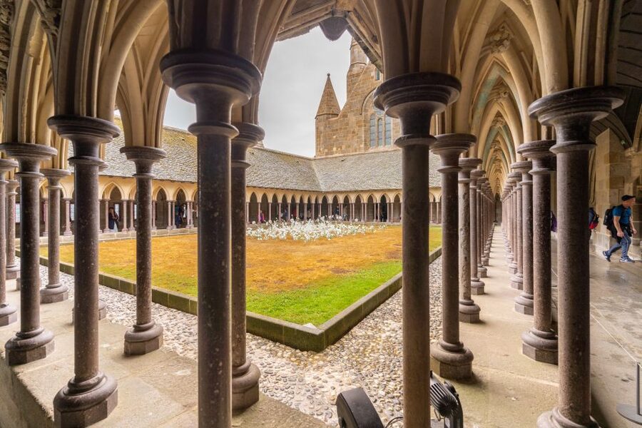 From Paris: Mont Saint Michel Day Trip with a Guide - Leaving Paris: where to meet and how to start the day calm