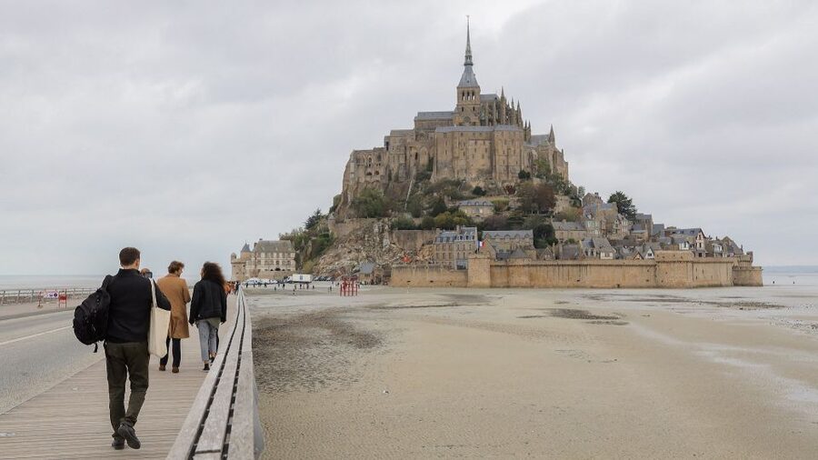From Paris: Mont St Michel and Loire Valley 2 Day Tour - Loire Valley Castles Day Two: Langeais, Chenonceau, and Chambord
