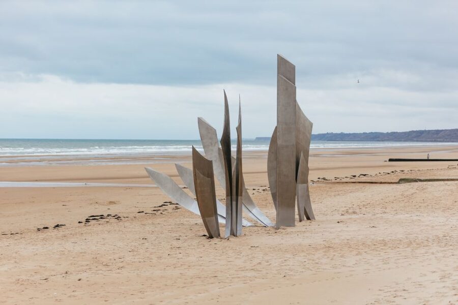 From Paris: Normandy D-Day Landing Beaches Full-Day Tour - Longues-sur-Mer Battery: artillery views that change how you picture D-Day