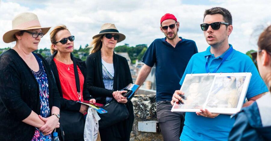 From Paris: Small-Group Loire Valley Castles Full-Day Tour - Château d’Amboise: Francis I, Leonardo, and a Very Human Royal Site
