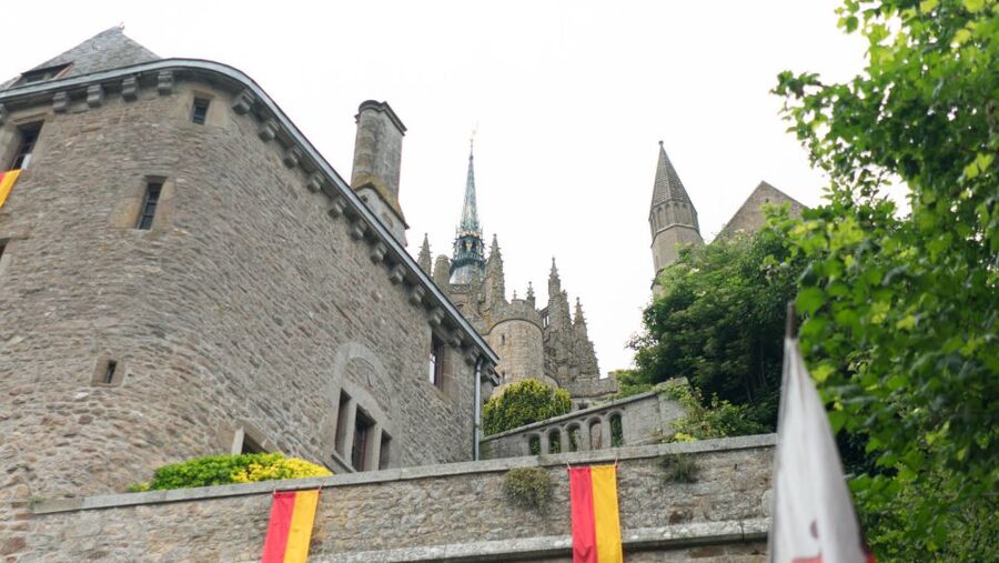 From Paris: Small-Group Mont St Michel Tour & Cider Tasting - Lunch and cider tasting: a Normandy break that actually feels planned