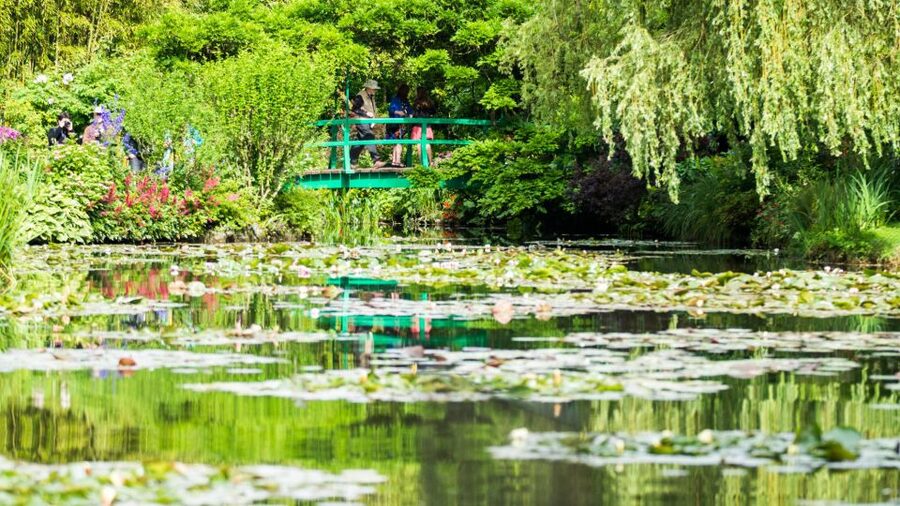 From Paris: Versailles and Giverny Full-Day Trip - Meeting Point and Transport That Keeps the Day Moving