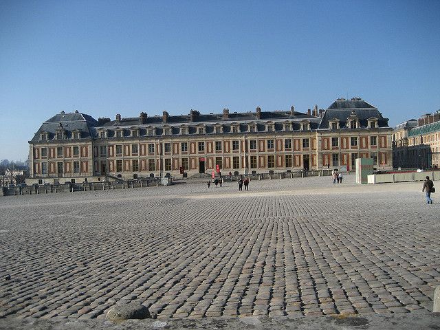 From Paris: Versailles Guided Tour by Deluxe Minibus - Why this Versailles tour feels less stressful than doing it alone