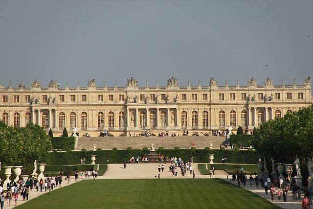 From Paris: Versailles Guided Tour by Deluxe Minibus - Inside the Palace: State Apartments and the Hall of Mirrors, in a tight route