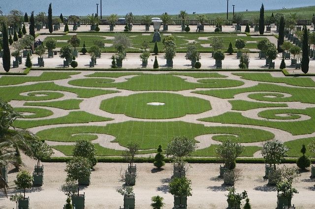 From Paris: Versailles Guided Tour by Deluxe Minibus - The Queen’s Bedroom, Le Brun, and the Gallery of Battles