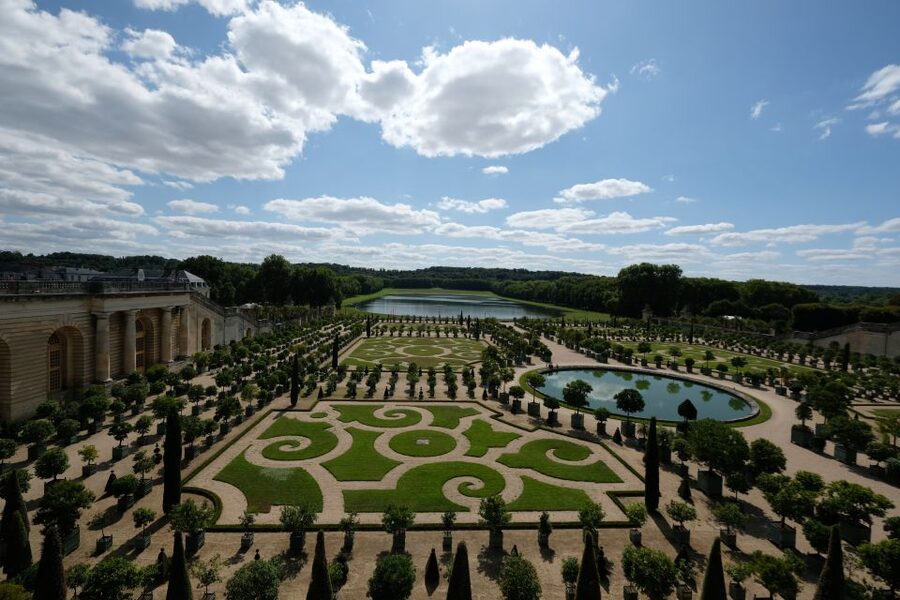 From Paris: Versailles Palace and Gardens Guided Day Trip - Price and logistics: what $124 buys you (and what to expect for value)