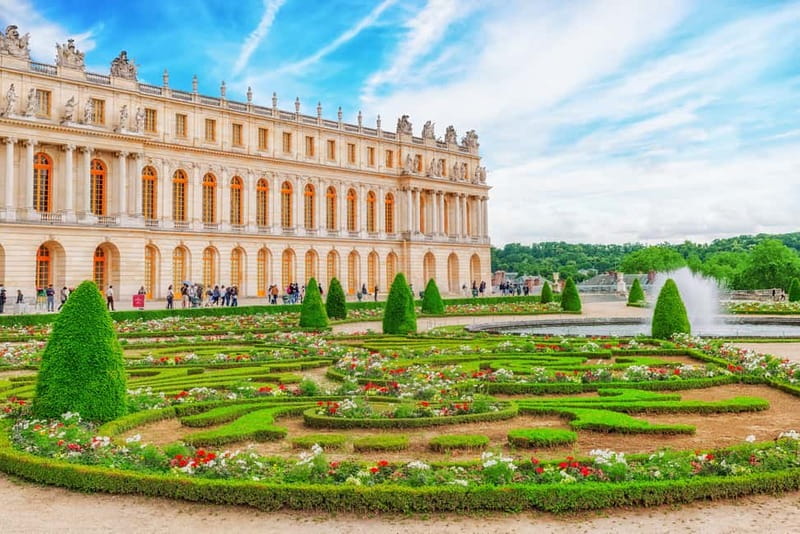 From Paris: Versailles Palace Guided Tour with Bus Transfers - Versailles Gardens for 2 Hours: Space to Breathe (and the Seasonal Ticket Rule)