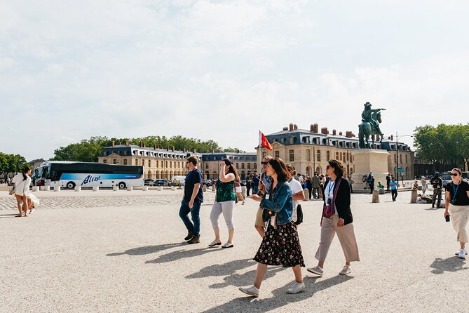 From Paris: Versailles Palace Live Tour with Gardens Access - Key points to know before you go