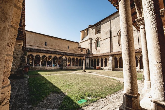 From Saint-Emilion : Electric Bike Day Tour with Wine Tastings and Picnic Lunch - Back to town: UNESCO-listed Saint-Emilion on foot