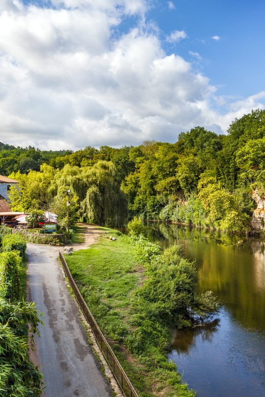 From Sarlat: Half-Day Skip-the-Line Lascaux IV Tour - Les Eyzies and Saint-Leon-sur-Vezere: turning art into place