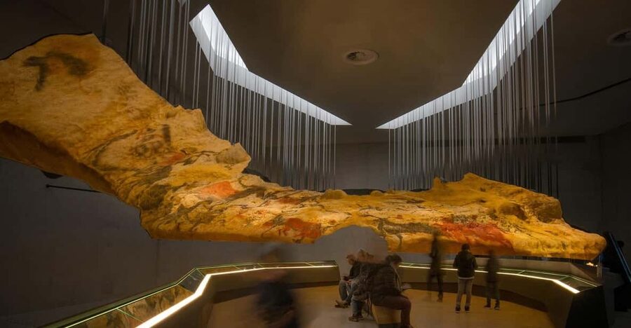 From Sarlat-la-Canéda: Lascaux IV and Cave Art Full-Day Tour - A small-group prehistory day out of Sarlat-la-Canéda