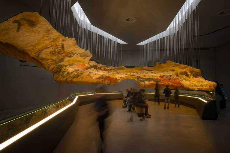 From Sarlat-la-Canéda: Lascaux IV and Cave Art Full-Day Tour - Les Eyzies and the Cro-Magnon entry point that makes cave art click