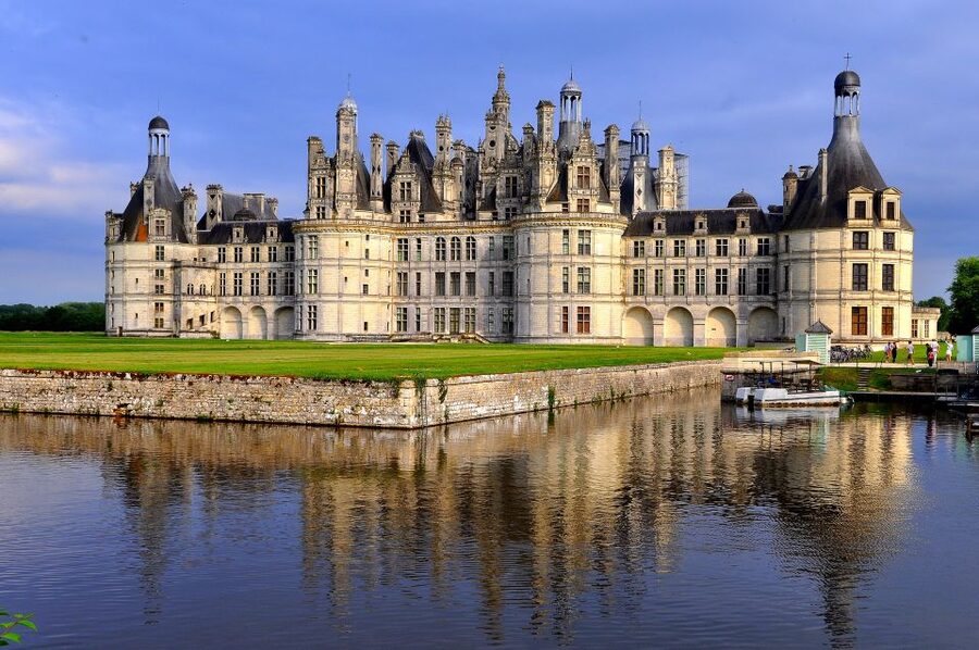 From Tours: Chenonceau and Chambord Castles Guided Tour - What the small-group guide style does for your experience