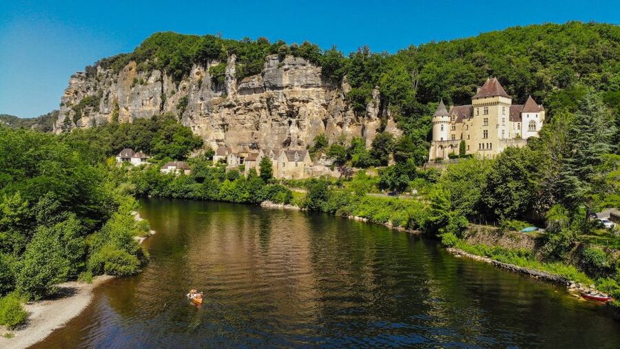 From Vitrac: Dordogne River Canoe Rental - From Canoes Loisirs in Domme: how this day starts and ends