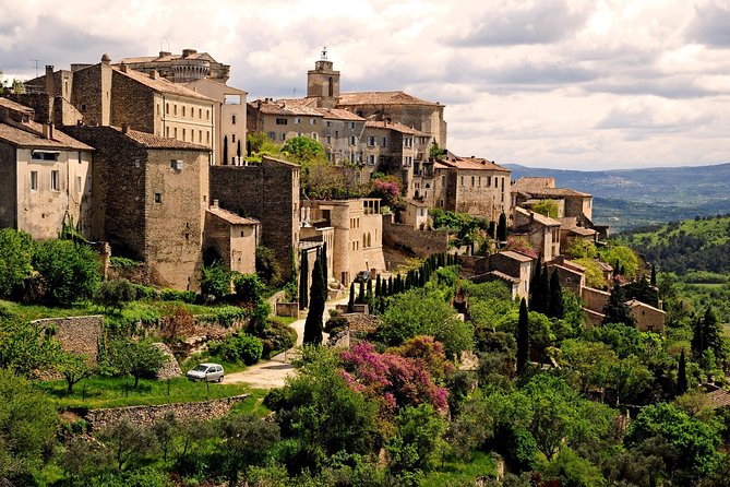 Full Day Best of Provence Tour from Avignon - Stop 2, Gordes: a quick photo stop with big views