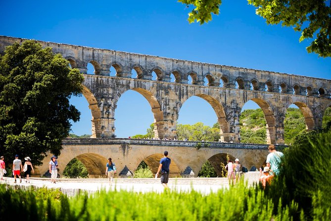 Full Day Best of Provence Tour from Avignon - Stop 1, La Fontaine de Vaucluse: start with the spring that drives the story