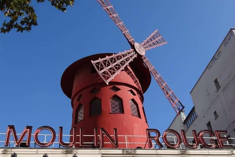 German private Walking Tour through Montmartre & Passages - A private German walk from Moulin Rouge to Opéra Garnier