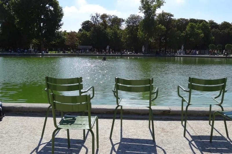 German private Walking Tour through Montmartre & Passages - Grands Boulevards and the older Paris streets for real city views