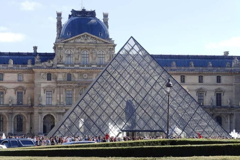 German private Walking Tour through Montmartre & Passages - Price and value: is 183 USD per person worth it?