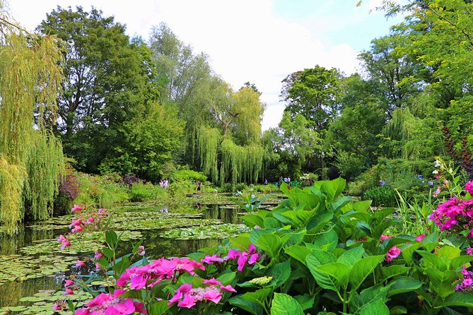 Giverny and Monet's Garden Half-Day Trip from Paris - Giverny village time: how to use 15 minutes well