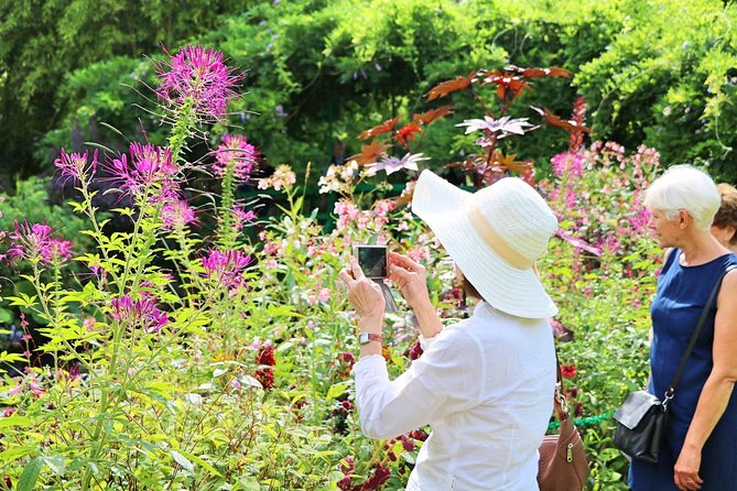 Giverny and Monet's Garden Half-Day Trip from Paris - When to go and how to reduce crowd stress