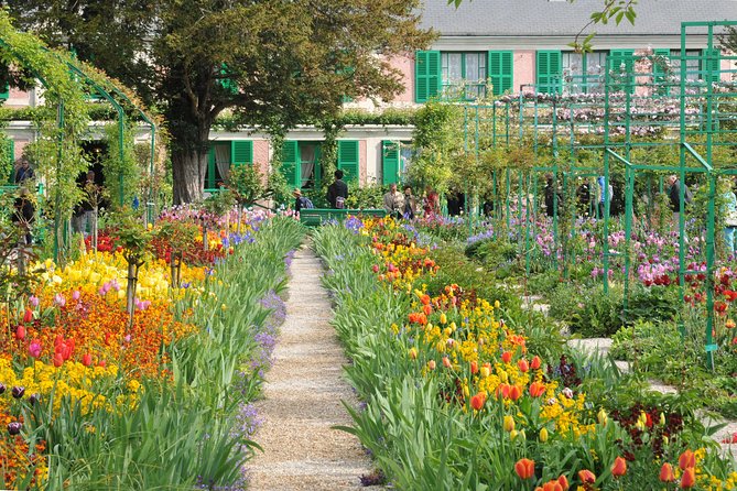 Giverny and Monet's Garden Half-Day Trip from Paris - From Paris to Giverny in an air-conditioned minivan