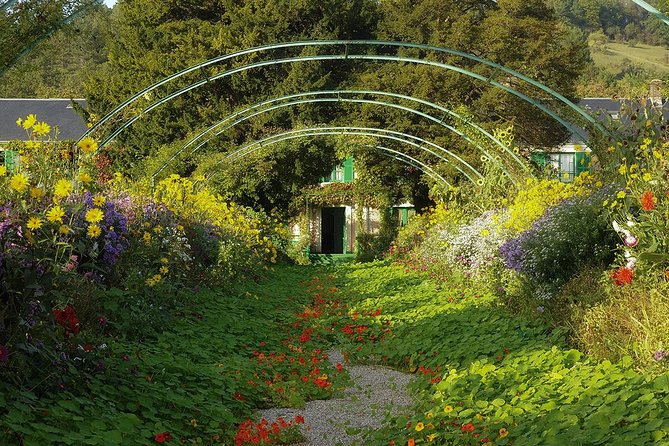 Giverny Half Day Guided Trip with Monet's House & Gardens from Paris by minivan - Japanese Bridge photo time: the Nymphéas look, no ticket needed