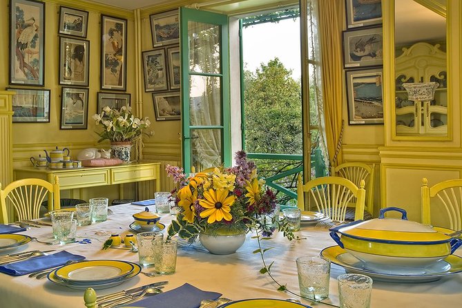 Giverny Half Day Guided Trip with Monet's House & Gardens from Paris by minivan - Comfort and guide style: what small-group service actually feels like