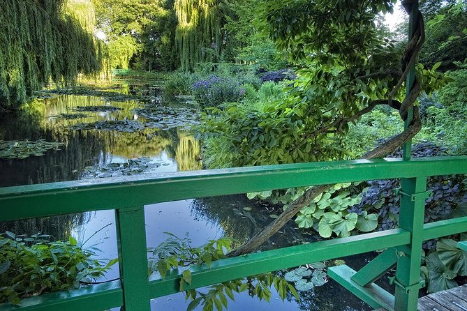 Giverny Half Day Guided Trip with Monet's House & Gardens from Paris by minivan - Fondation Claude Monet house: the pink home and the blue rooms