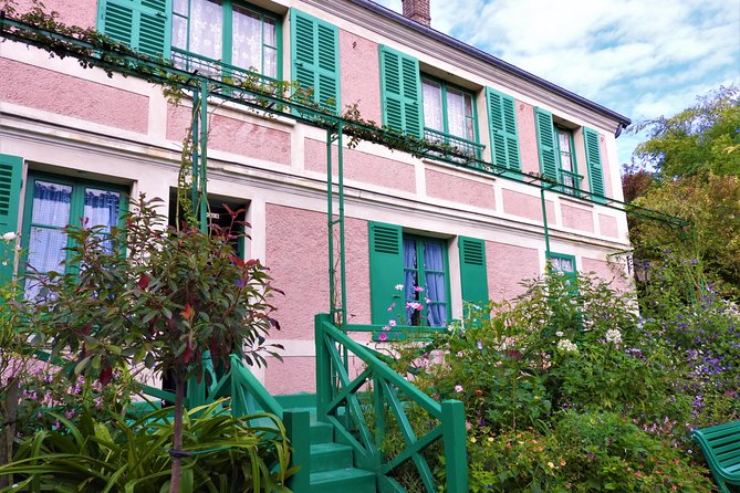 Giverny Monet House and Gardens Skip the line Walking tour - Bypassing lines: entering Monet’s house with a smoother route