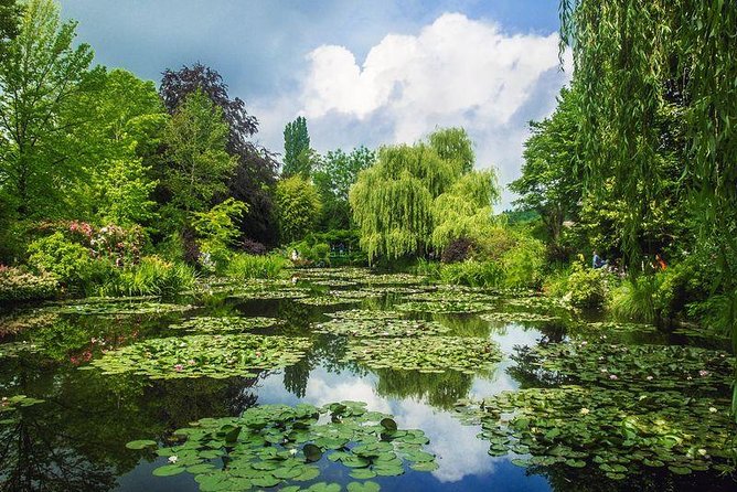 Giverny Monet House and Gardens Skip the line Walking tour - Fondation Claude Monet: the gardens that shaped the masterpieces