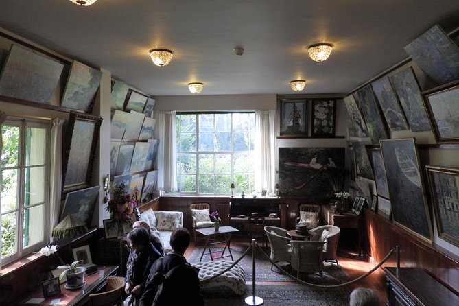Giverny Monet House and Gardens Skip the line Walking tour - Photo spots and the reality of thousands of visitors