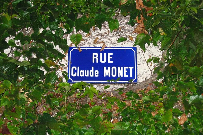 Giverny Monet’s Home and Gardens Half Day Tour from Paris - Head back to Paris from Porte Maillot with time to spare